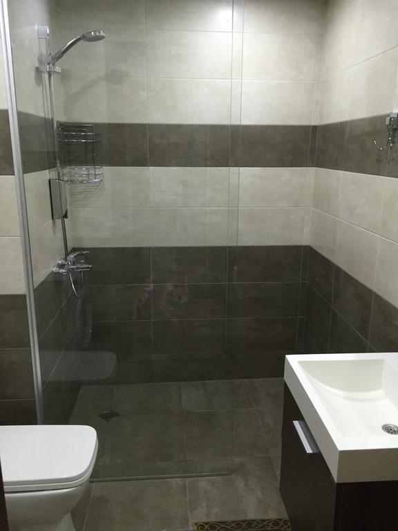 Sea Towers 2 Room Apartment Batumi Bagian luar foto