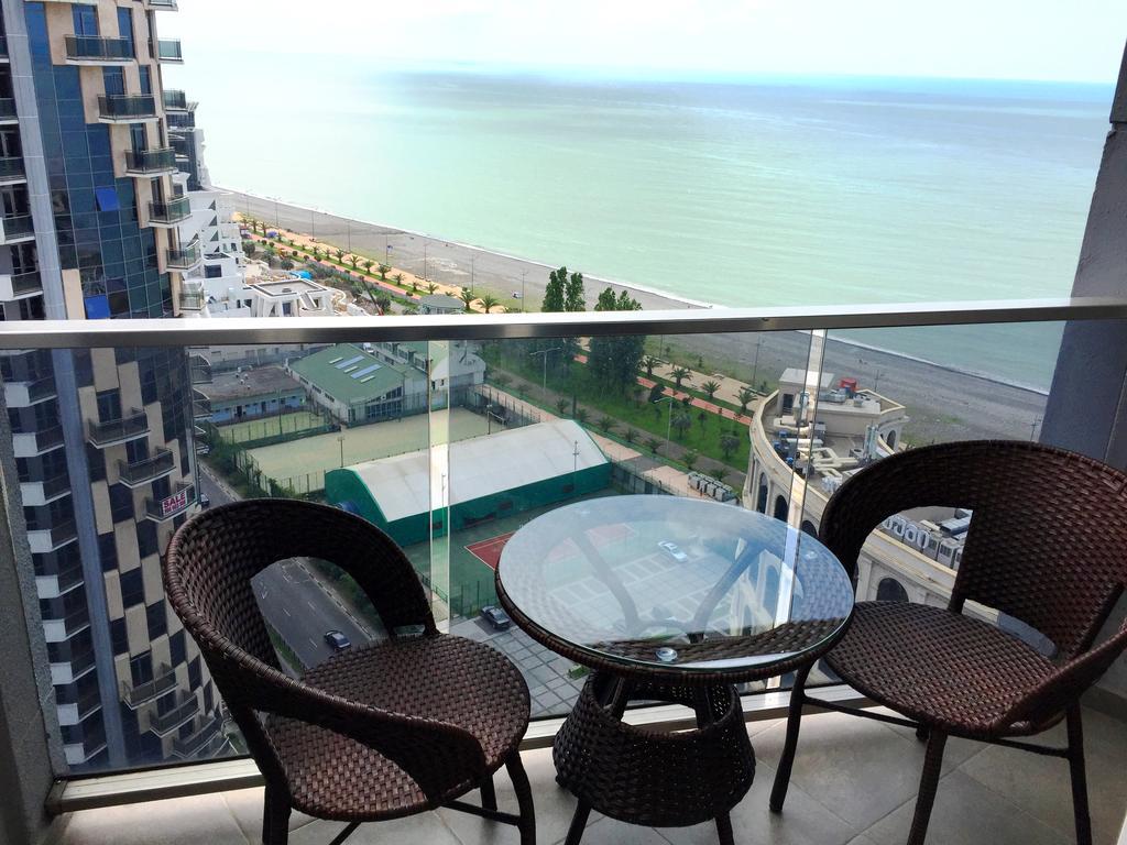 Sea Towers 2 Room Apartment Batumi Bagian luar foto